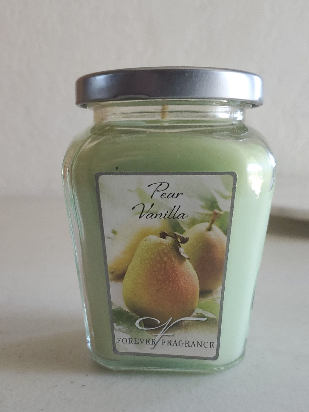 Pear Vanilla Candle 7.5 oz, approx burn time 48 hours, New Home Interiors